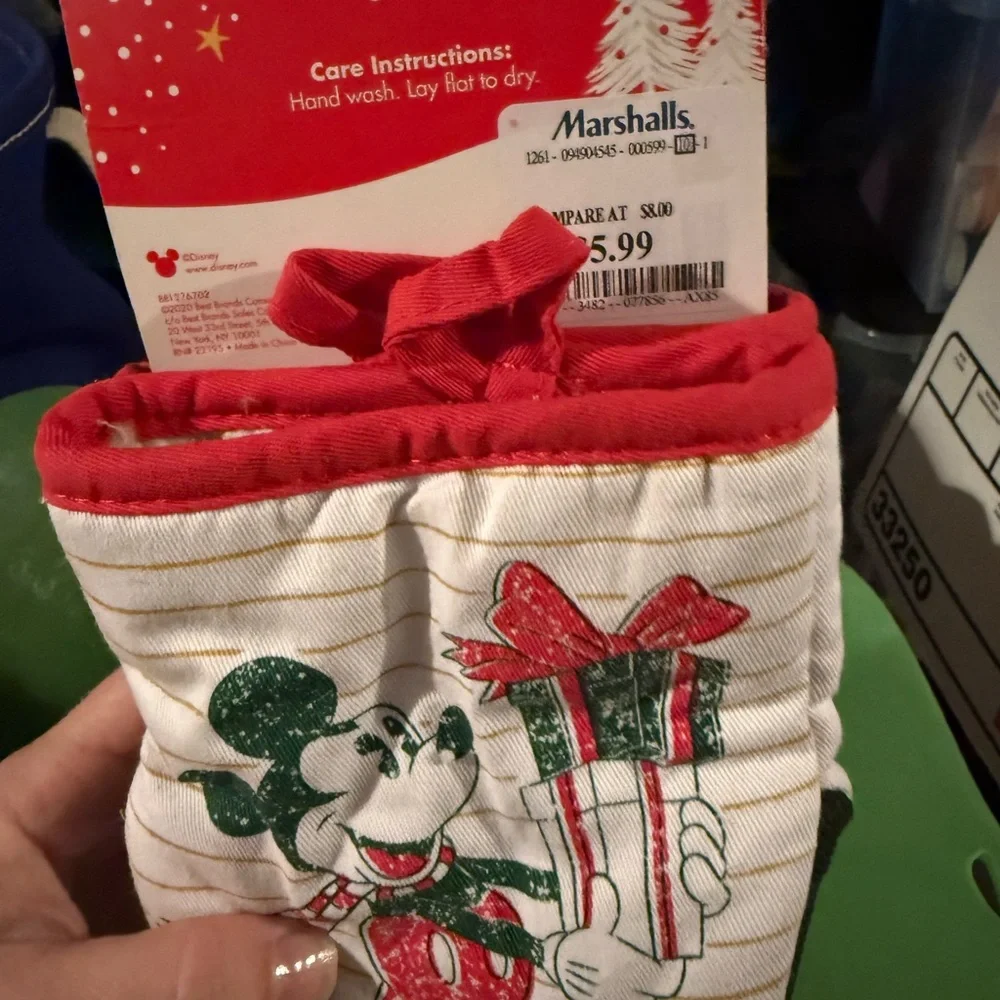Marshalls Mickey Mouse Holiday Oven Mitts - Red and Green